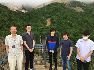 蔵王の展望台、怖くてうしろが見られない．．．