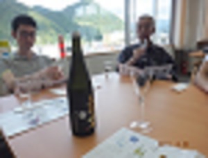 お待ちかねの試飲タイム。よくわからなかったのでもう一杯